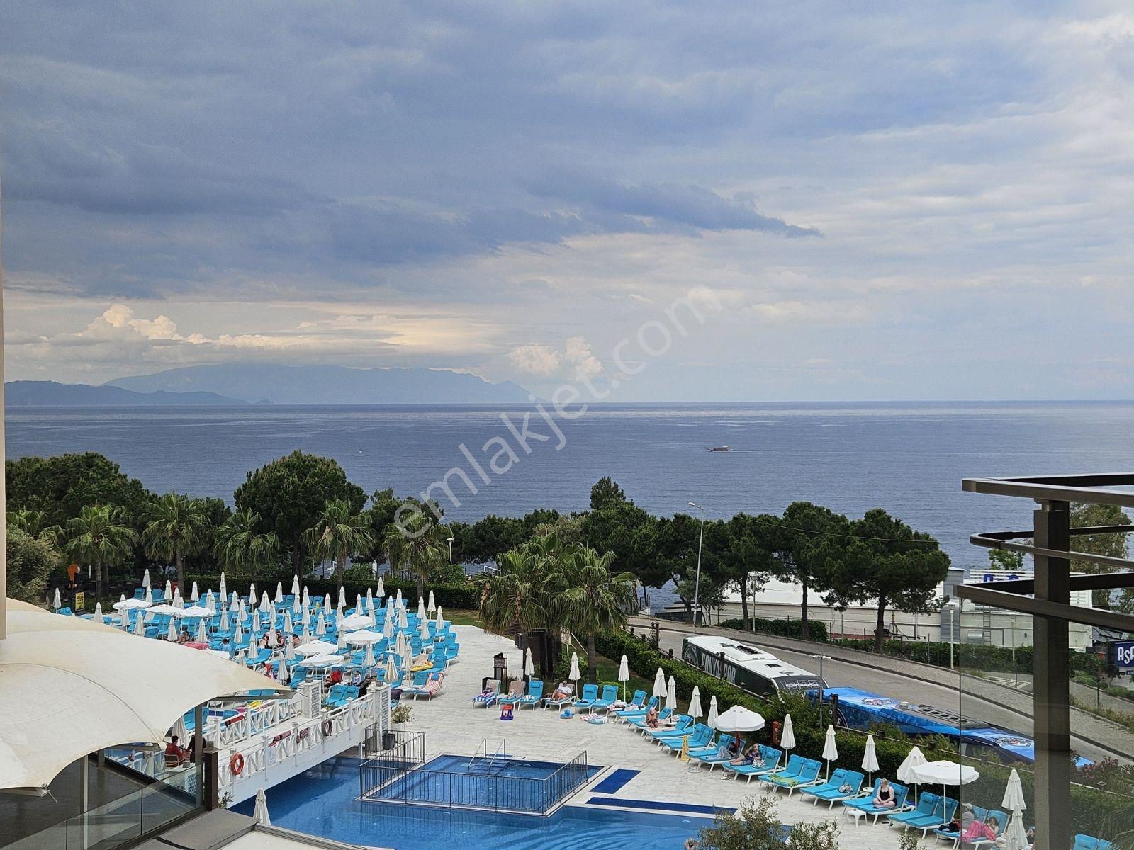 Kuşadası Ramada Resort'te Satılık Deniz Manzaralı 1+0