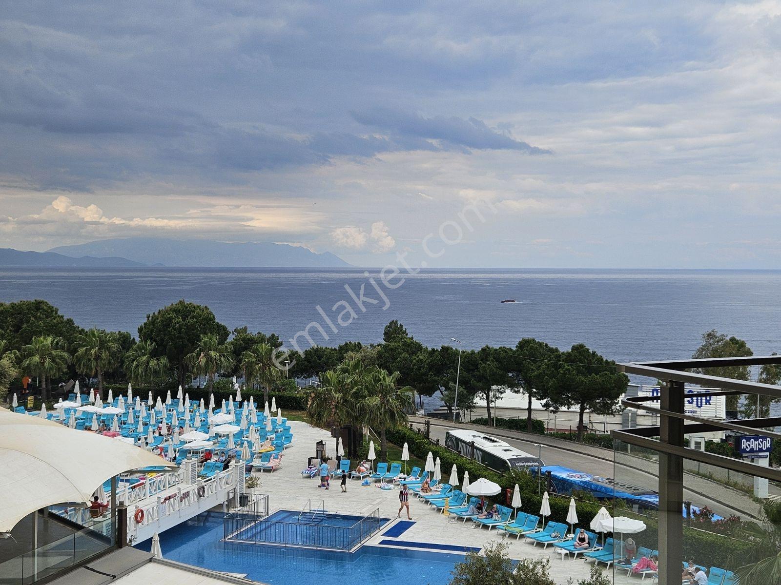 Kuşadası Ramada Resort'te Satılık Deniz Manzaralı 1+0 - Görsel 9