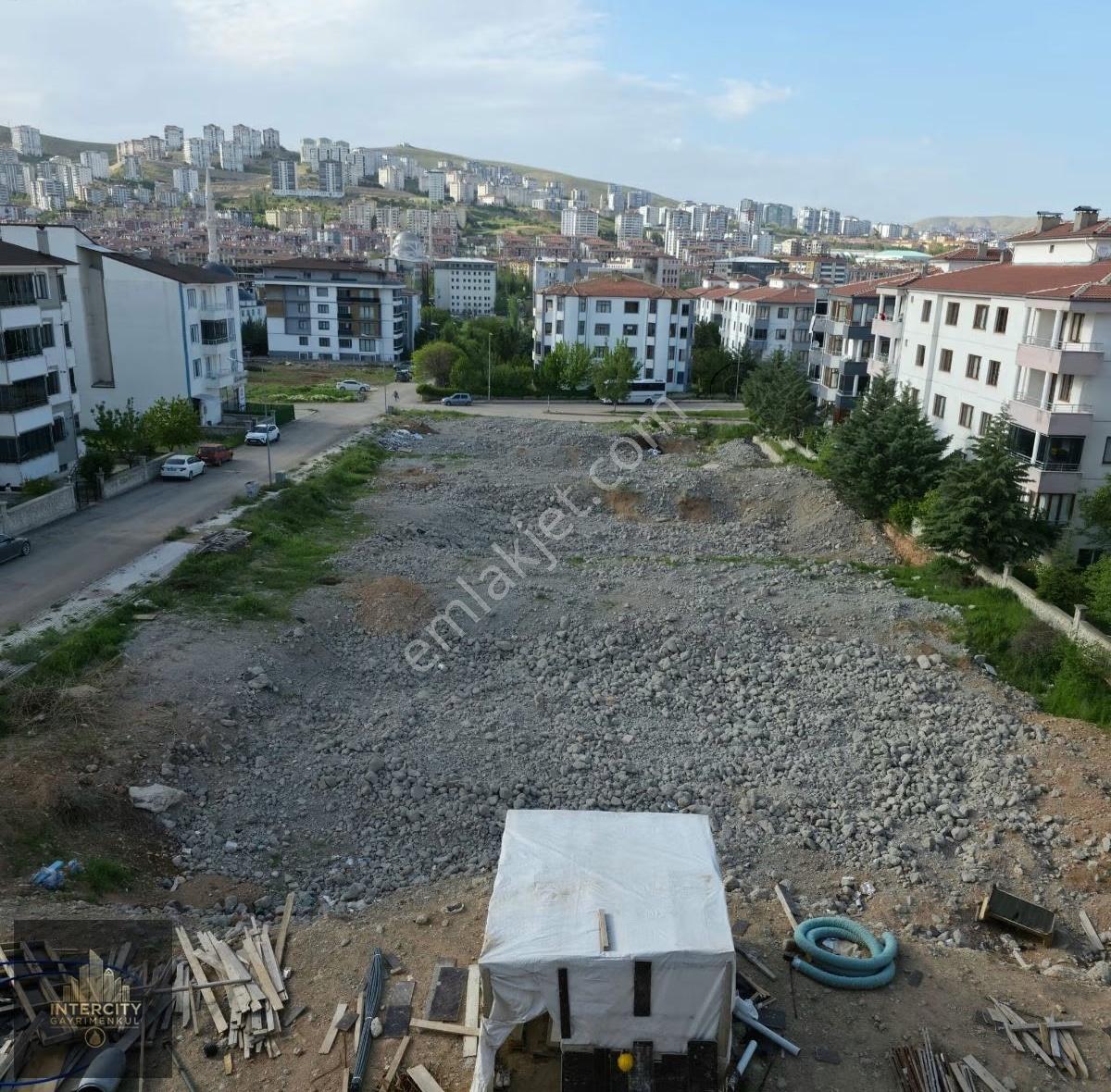 Harika Lokasyonda Emsalsız Ve İmarlı Satılık Arsa