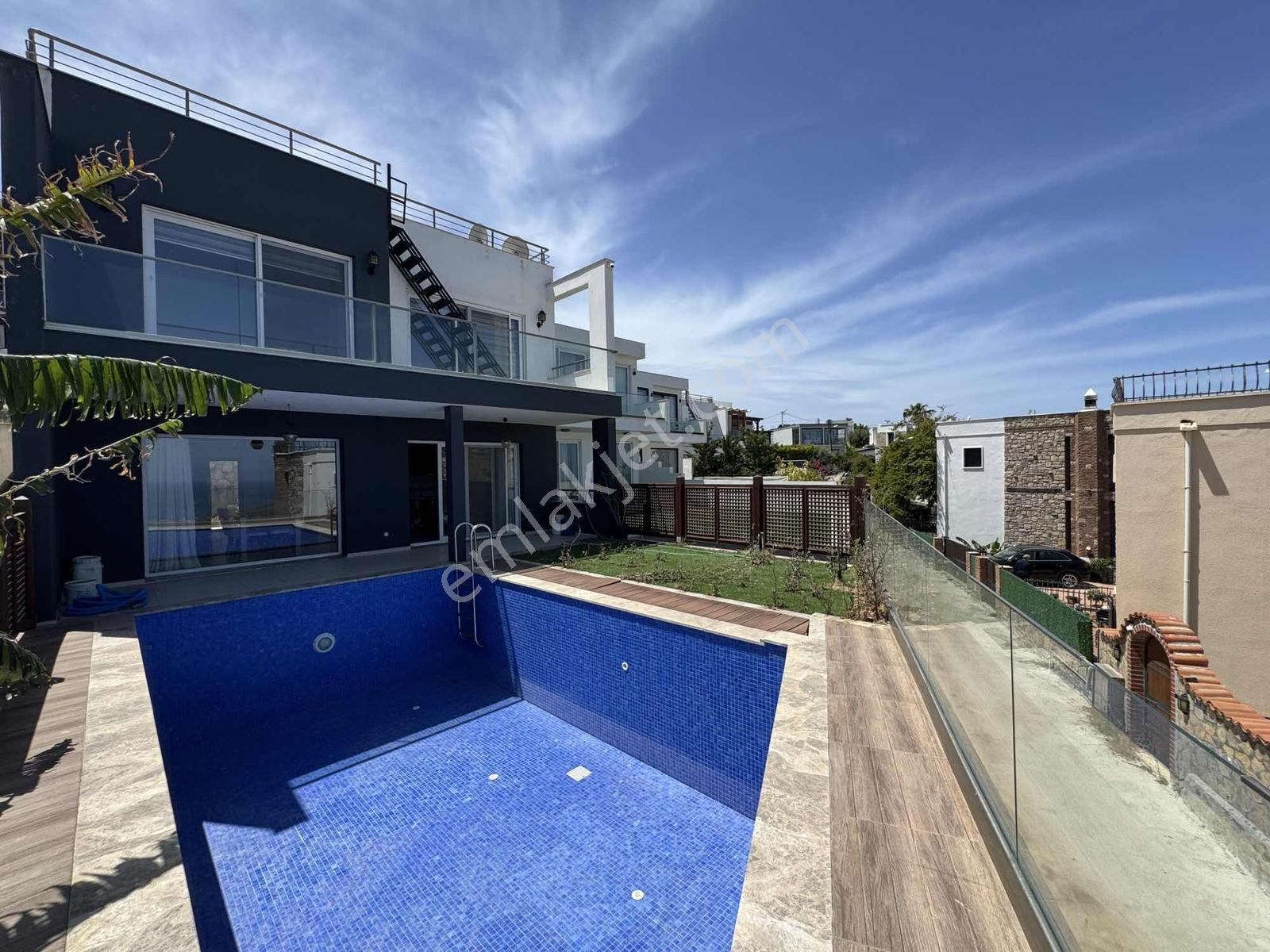 Gümüşlük Koyunbaba'da Müstakil Deniz Manzaralı Havuzlu Villa