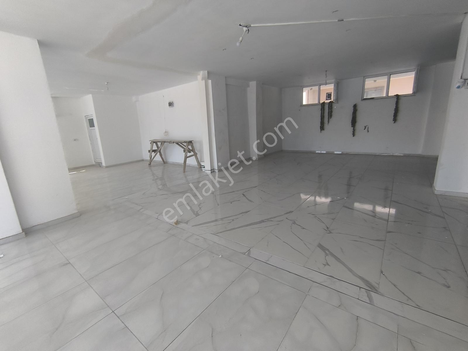 Kariyer'den Köşe Bina Çift Cephe 160m² Kiralık Dükkan - Görsel 12