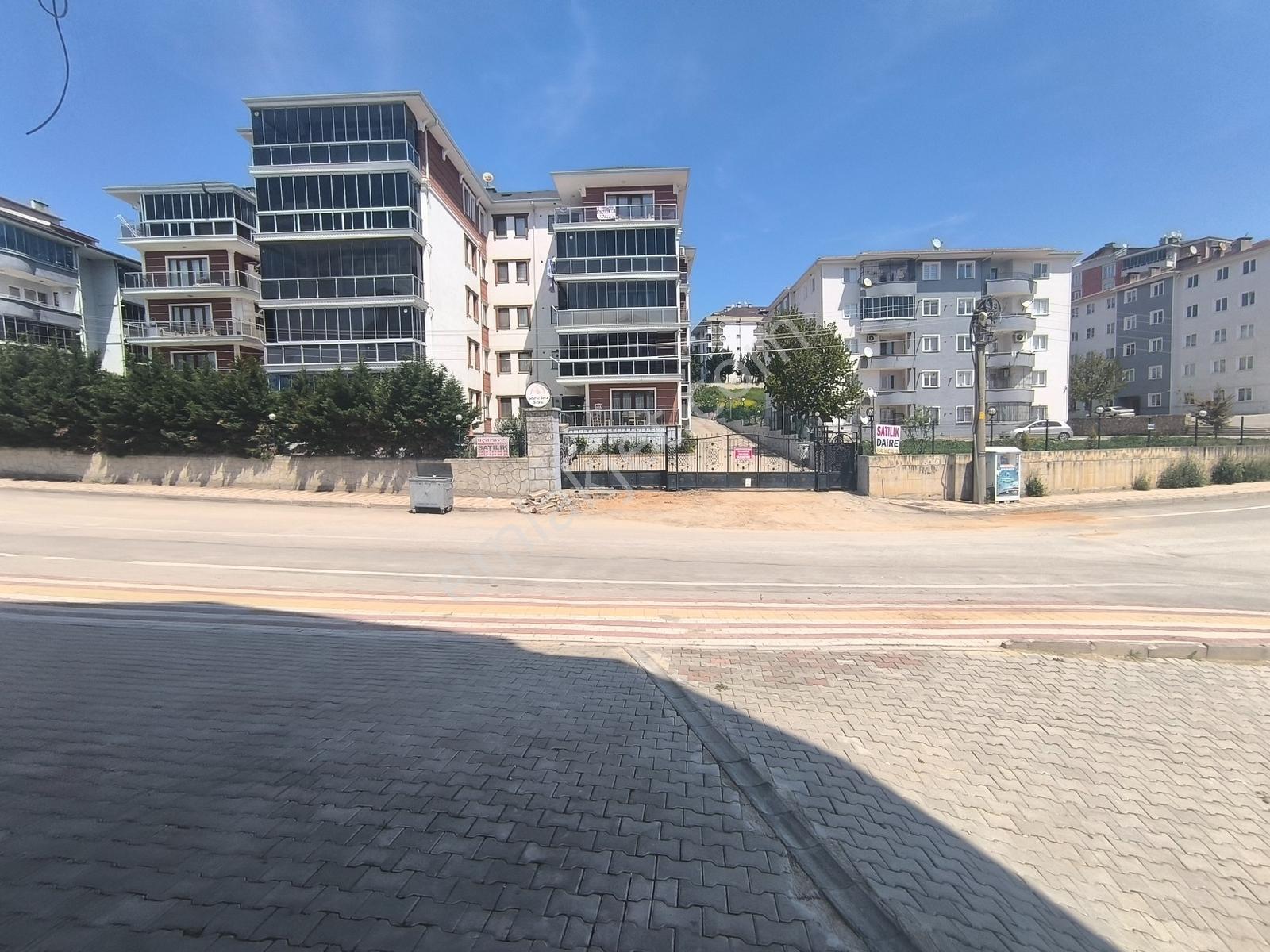 Kariyer'den Köşe Bina Çift Cephe 160m² Kiralık Dükkan - Görsel 17