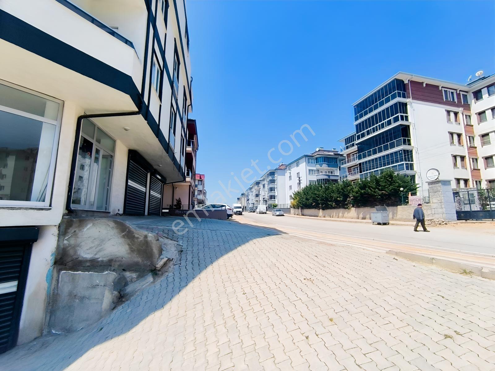 Kariyer'den Köşe Bina Çift Cephe 160m² Kiralık Dükkan - Görsel 29