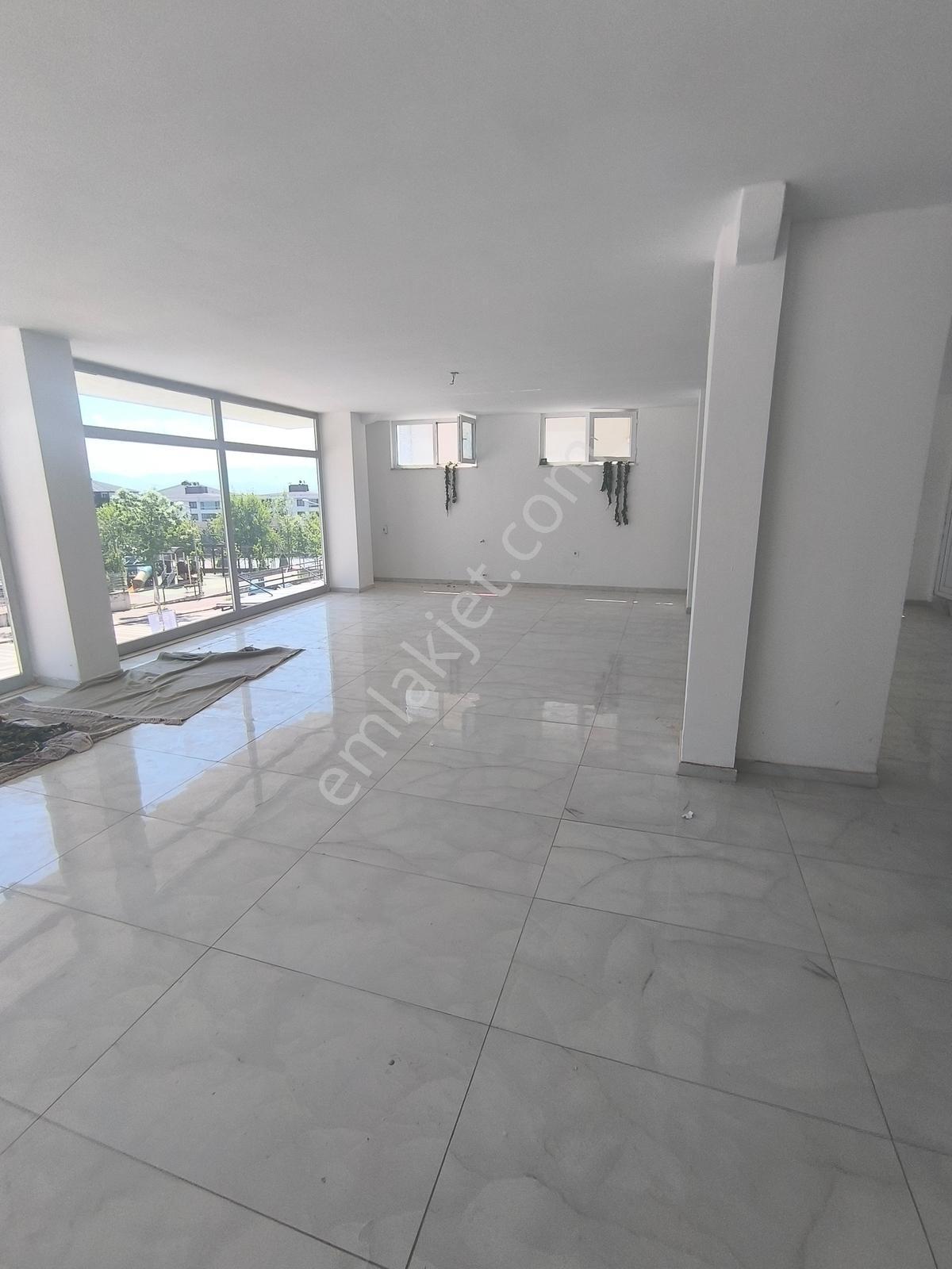Kariyer'den Köşe Bina Çift Cephe 160m² Kiralık Dükkan - Görsel 23