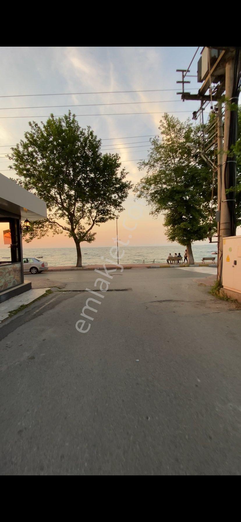 Çınarcık Harmanlar Mahallesinde Sahilde Kiralık Eşyalı 2+1 90 M2 Haziran Ayı Kiralık