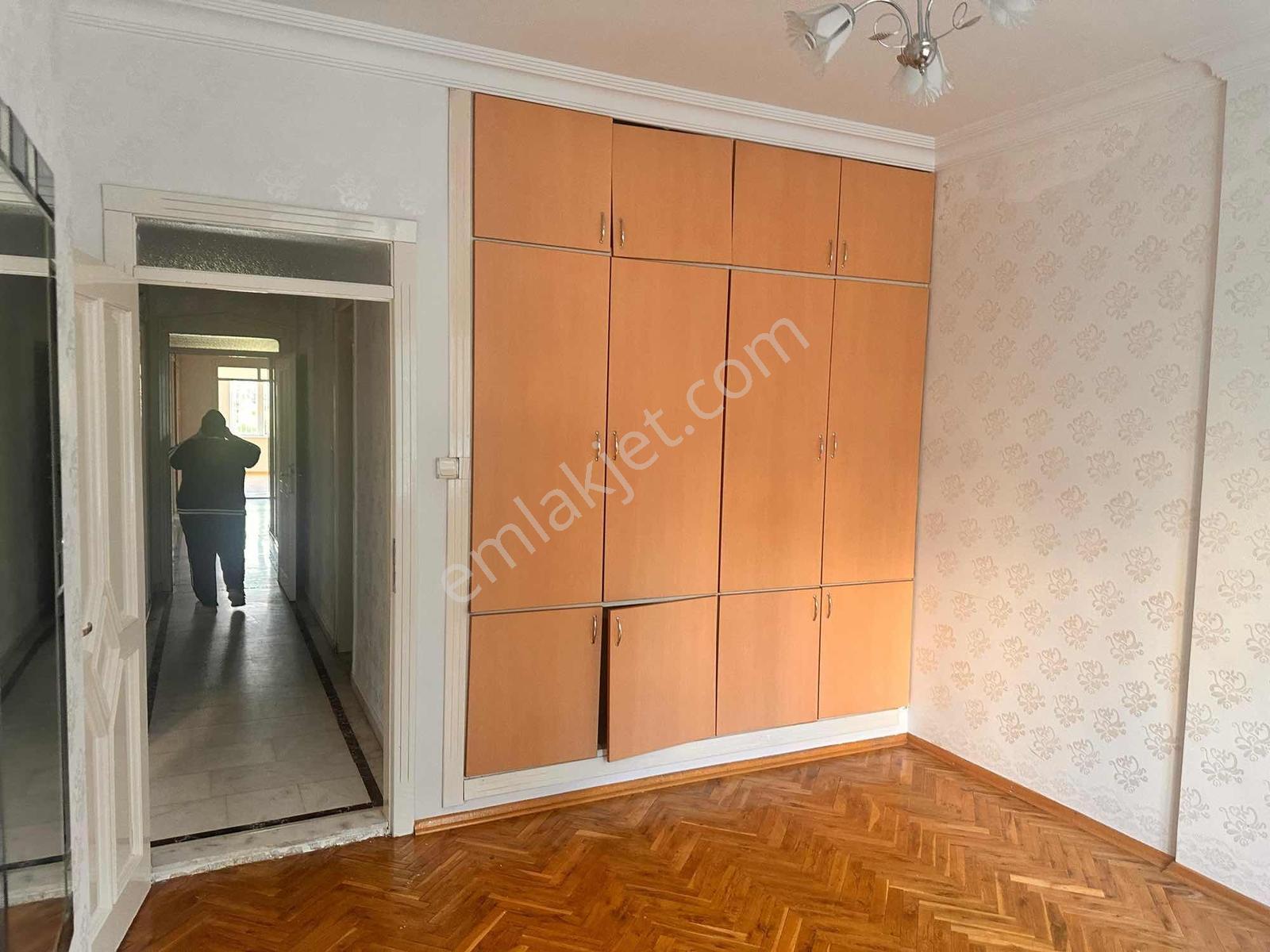 Güvenevler Duisburg Bulvarın'da Kiralık 4+1 280 M2 1. Kat Daire - Görsel 9