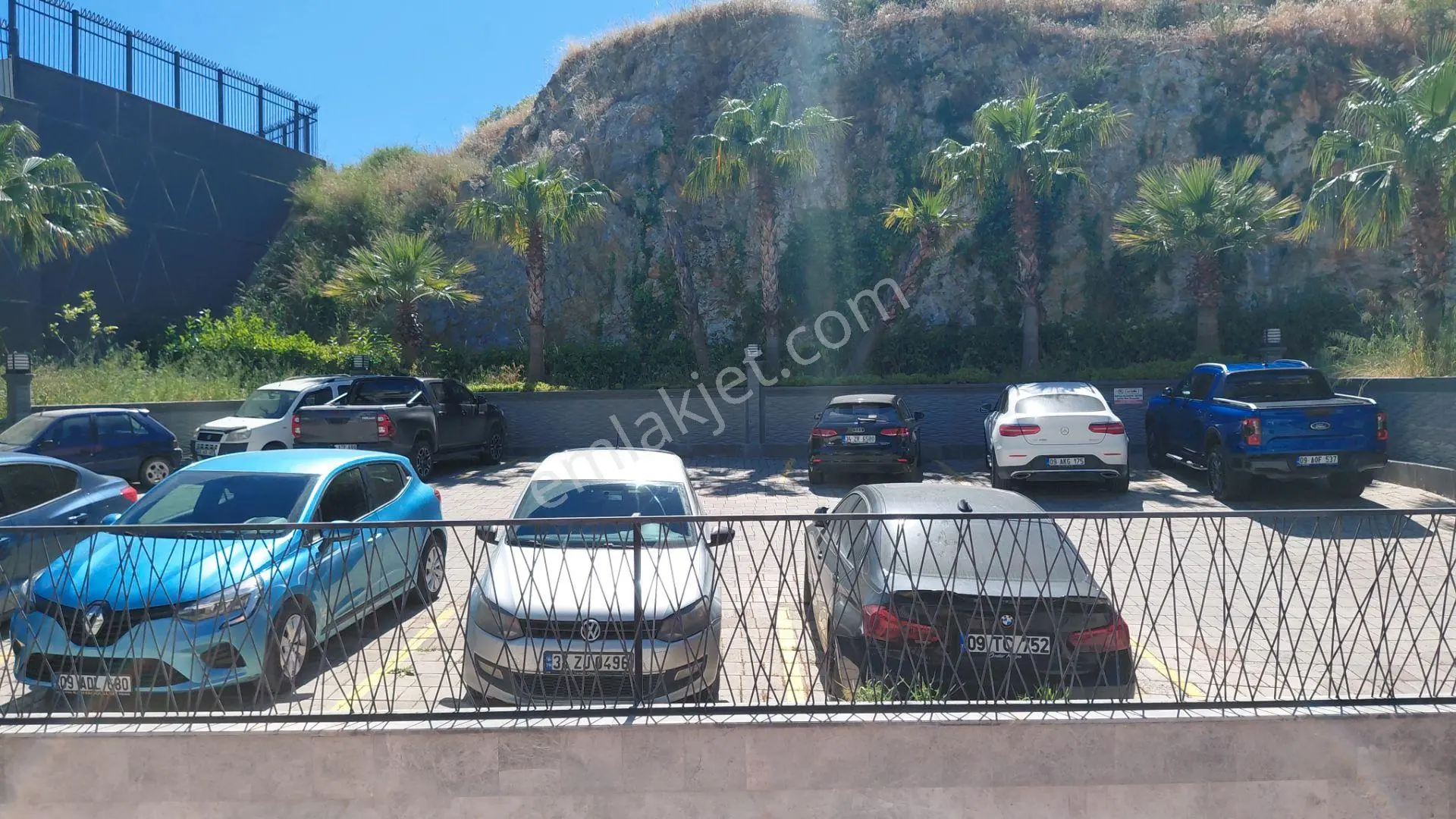 Kuşadası Öztaş Plazada Kiralık İşyeri - Görsel 2