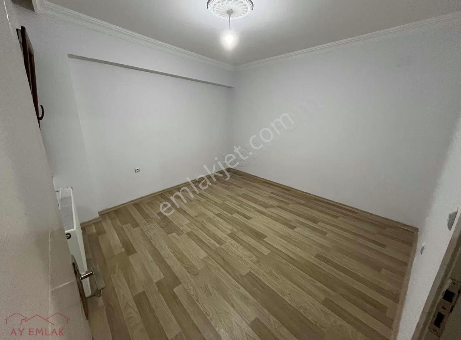 Ay Emlaktan Çarşı Merkezde Ara Kat Mutfak Ayrı 2+1 Kiralık Daire - Görsel 12