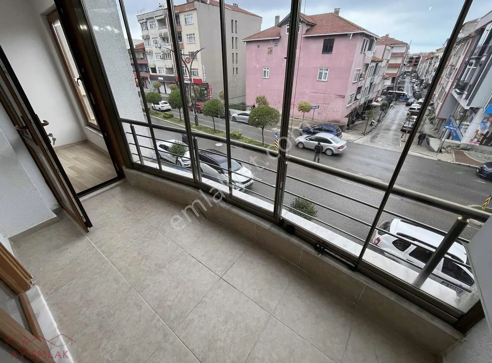 Ay Emlaktan Çarşı Merkezde Ara Kat Mutfak Ayrı 2+1 Kiralık Daire - Görsel 4