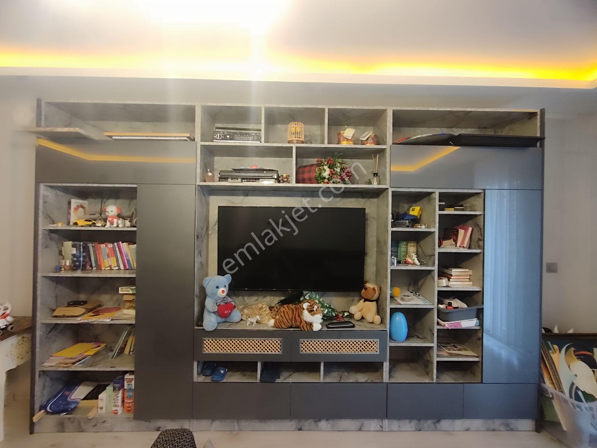 Kardeşten Edremit Merkezde Tugaya Yakın Doğalgazlı Ayrı Mutfaklı Ara Kat Eşyalı Geniş 3+1 Daire - Görsel 5