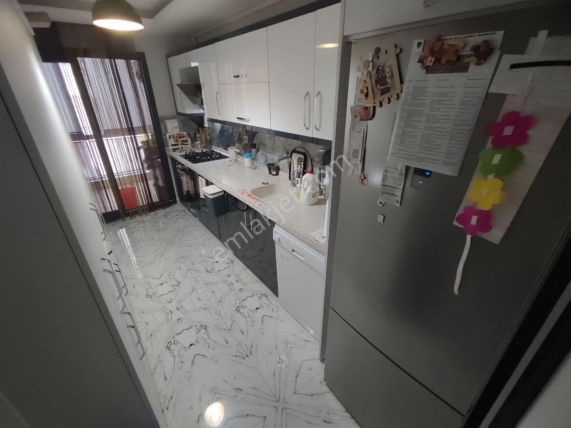 Kardeşten Edremit Merkezde Tugaya Yakın Doğalgazlı Ayrı Mutfaklı Ara Kat Eşyalı Geniş 3+1 Daire - Görsel 12