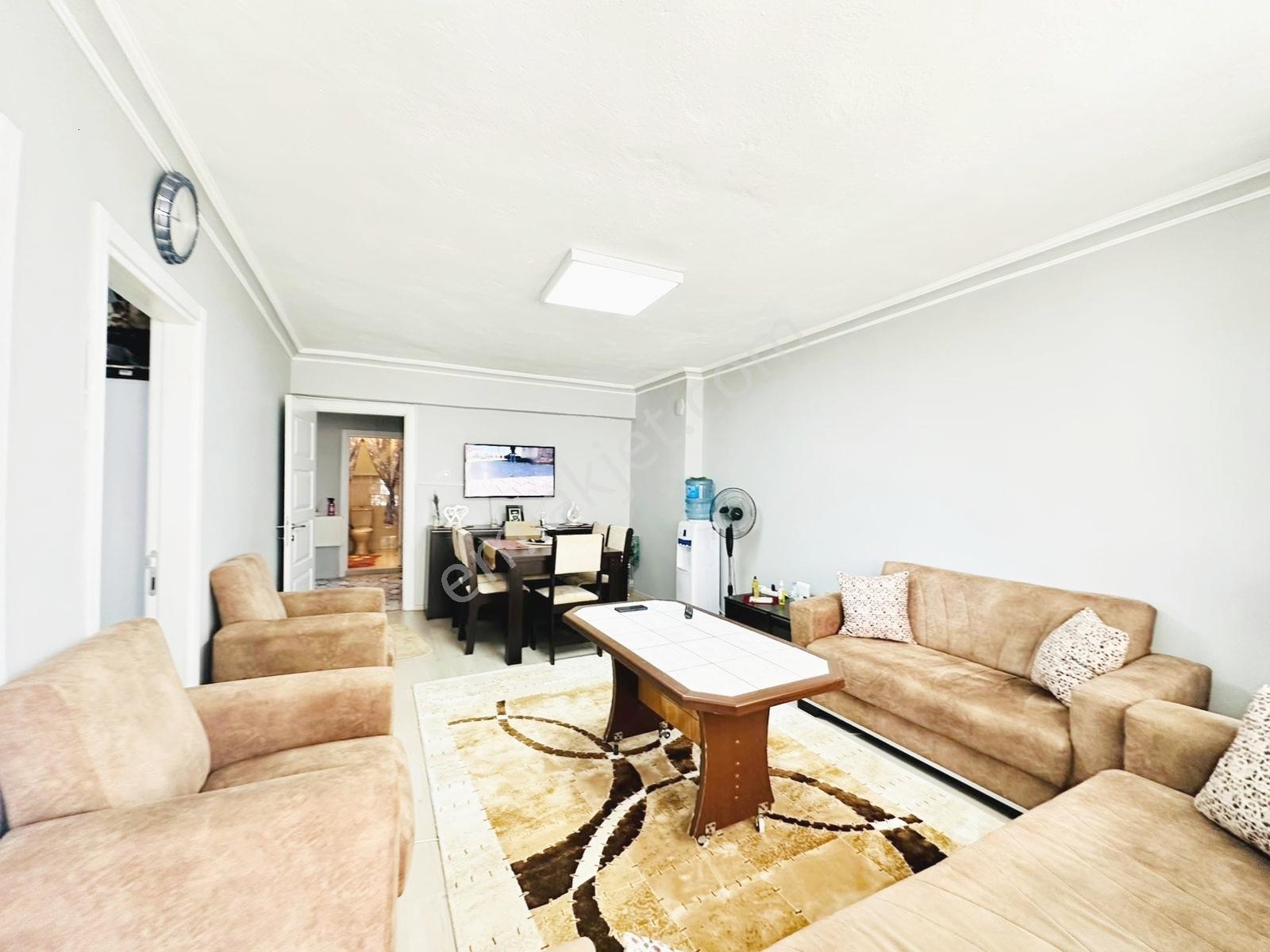 Barut Emlak_ Fatih Mahallesinde 3. Kat 120 M2 Gd Cephe 3+1 - Görsel 8