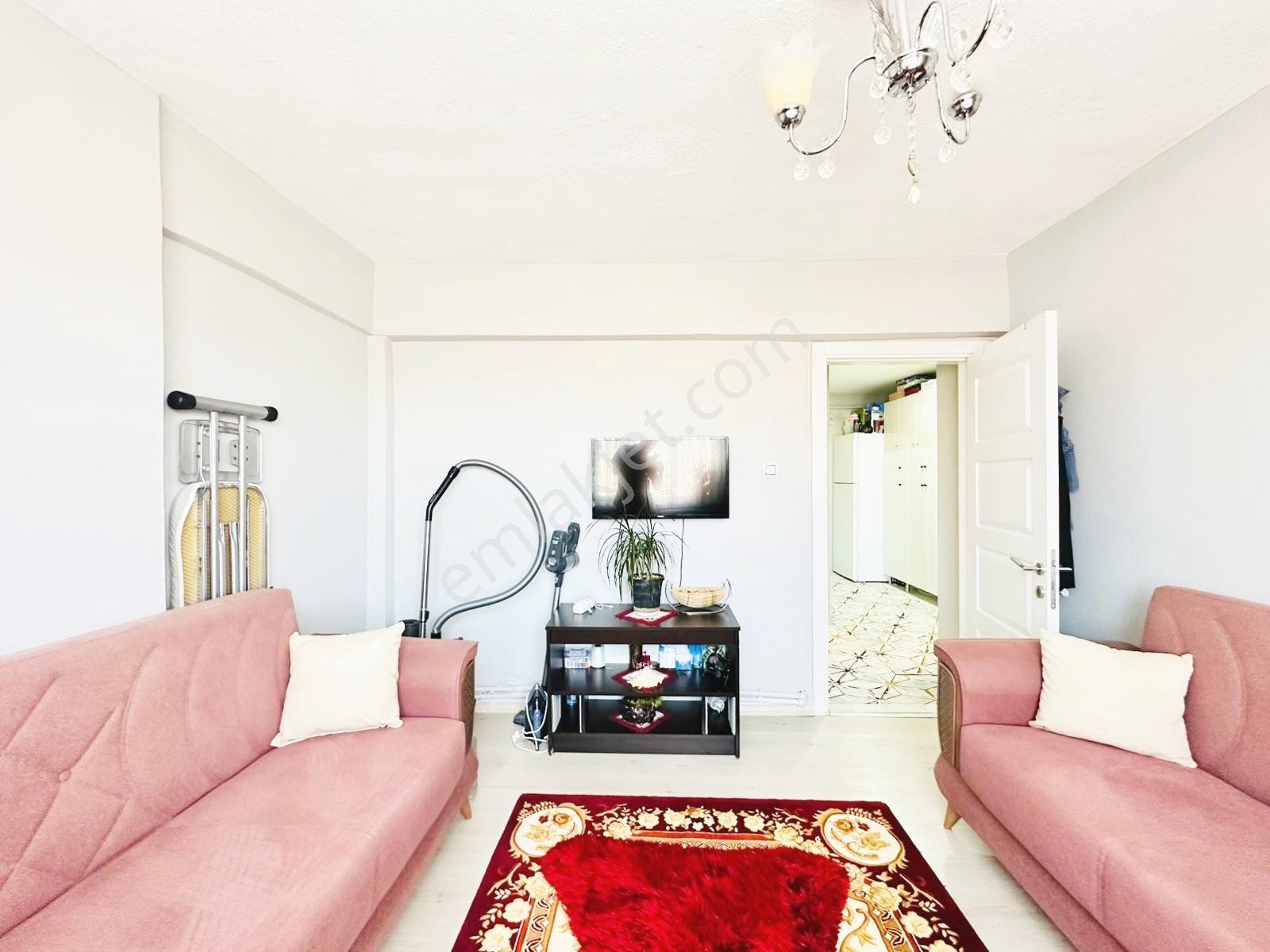 Barut Emlak_ Fatih Mahallesinde 3. Kat 120 M2 Gd Cephe 3+1 - Görsel 12