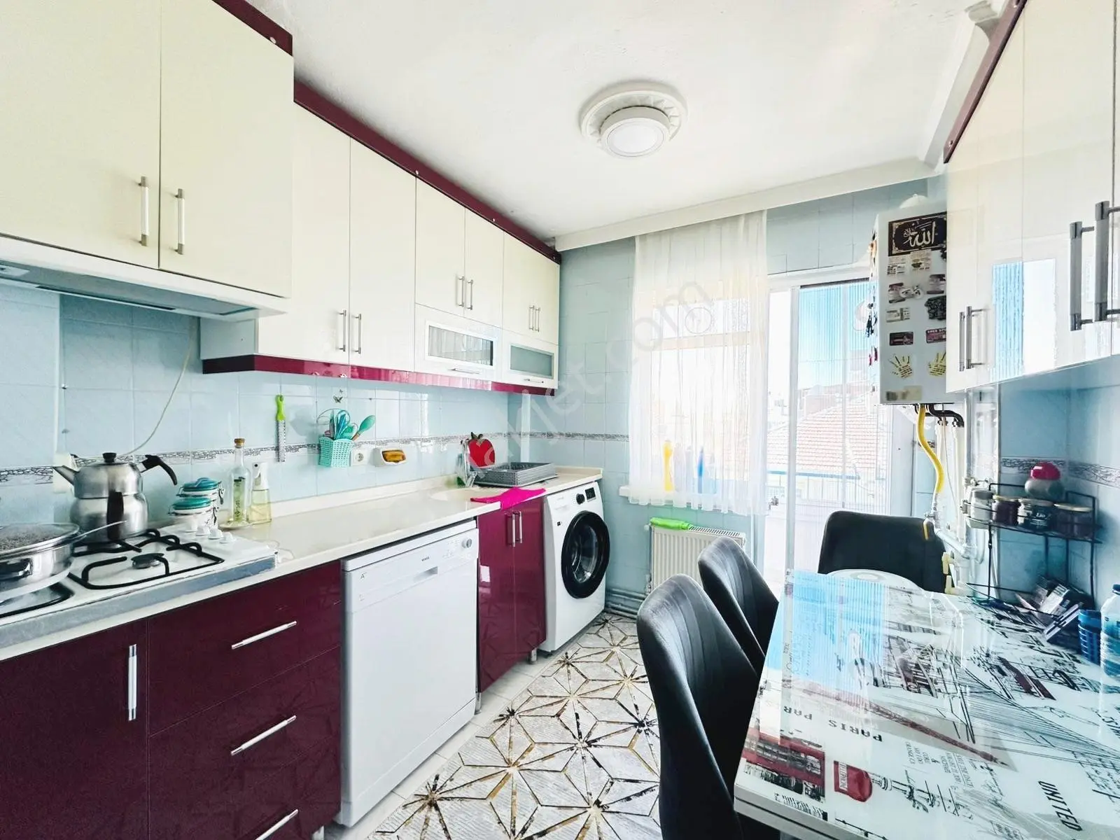 Barut Emlak_ Fatih Mahallesinde 3. Kat 120 M2 Gd Cephe 3+1
