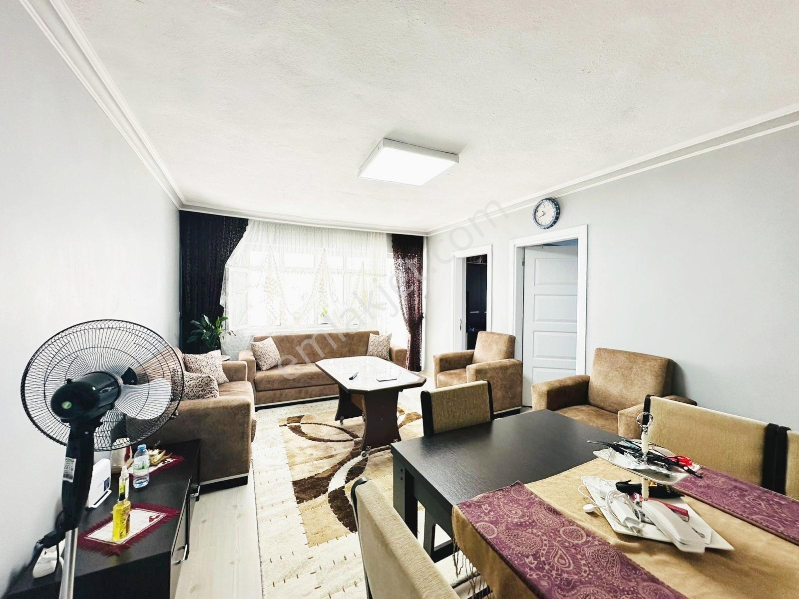 Barut Emlak_ Fatih Mahallesinde 3. Kat 120 M2 Gd Cephe 3+1 - Görsel 16