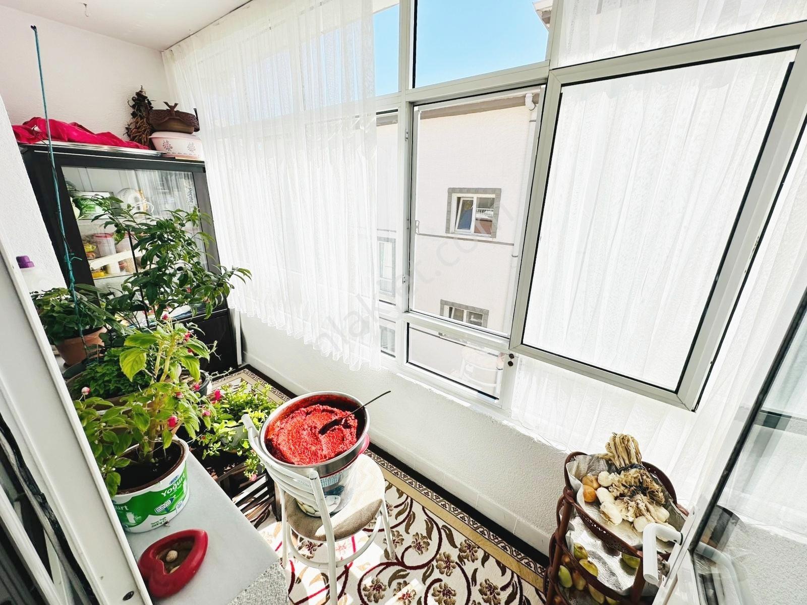 Barut Emlak_ Fatih Mahallesinde 3. Kat 120 M2 Gd Cephe 3+1 - Görsel 10