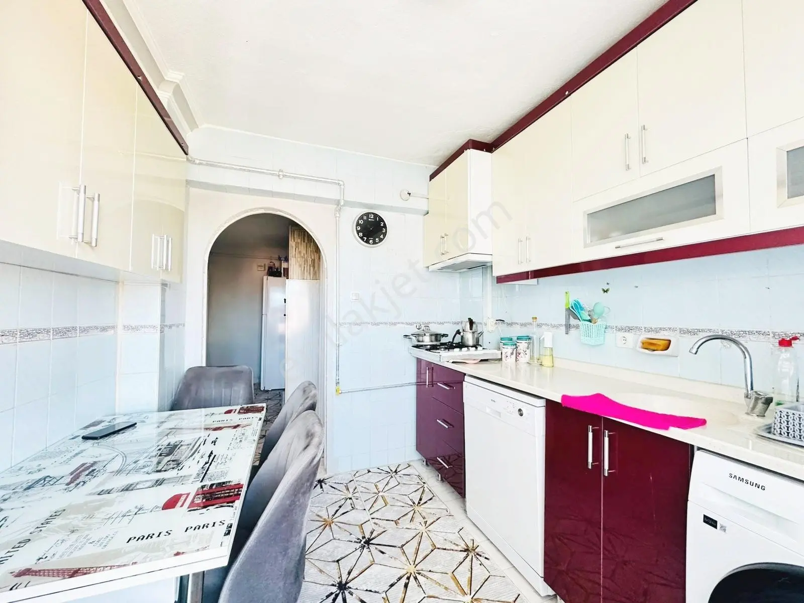 Barut Emlak_ Fatih Mahallesinde 3. Kat 120 M2 Gd Cephe 3+1 - Görsel 2