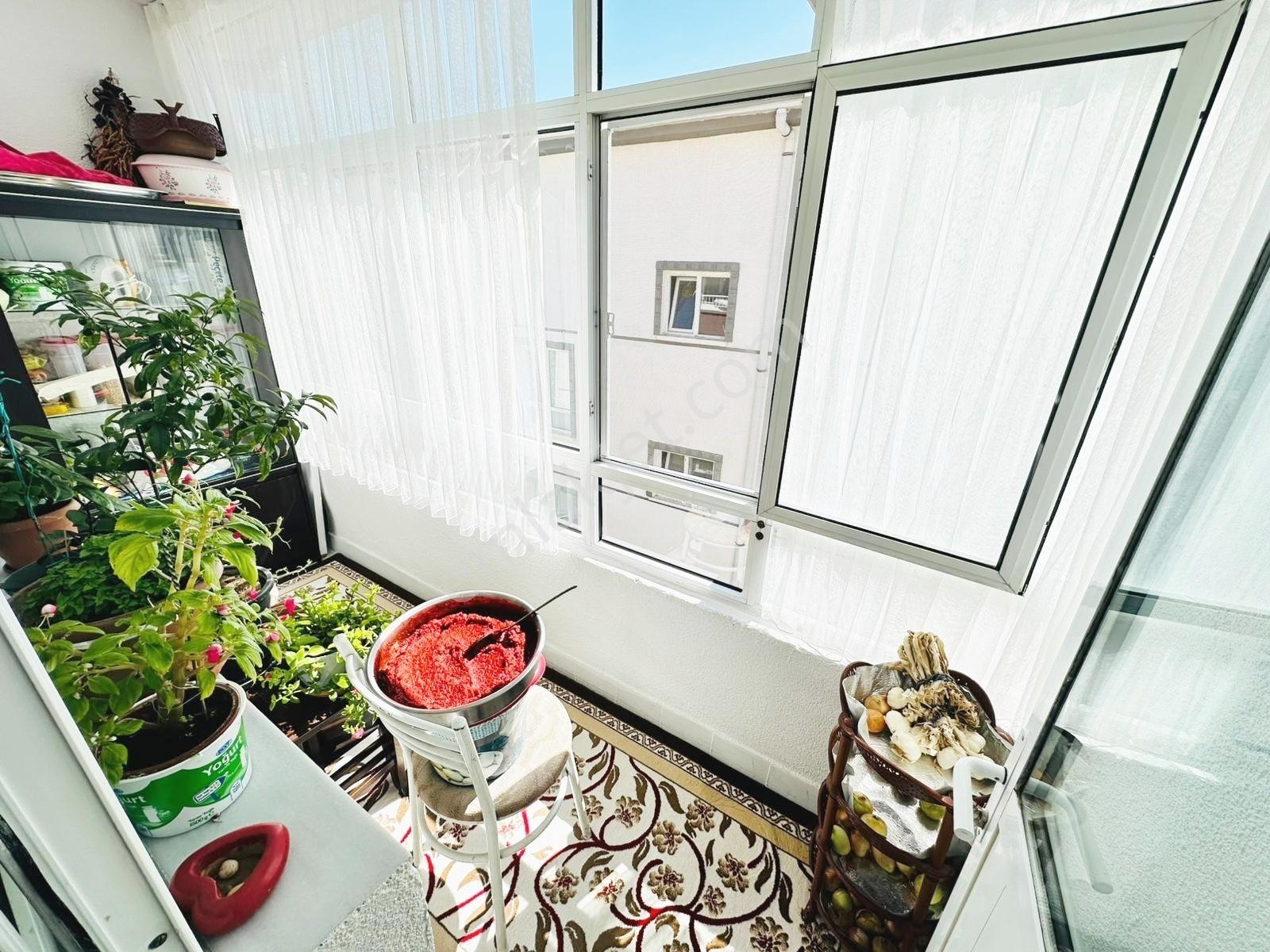 Barut Emlak_ Fatih Mahallesinde 3. Kat 120 M2 Gd Cephe 3+1 - Görsel 9