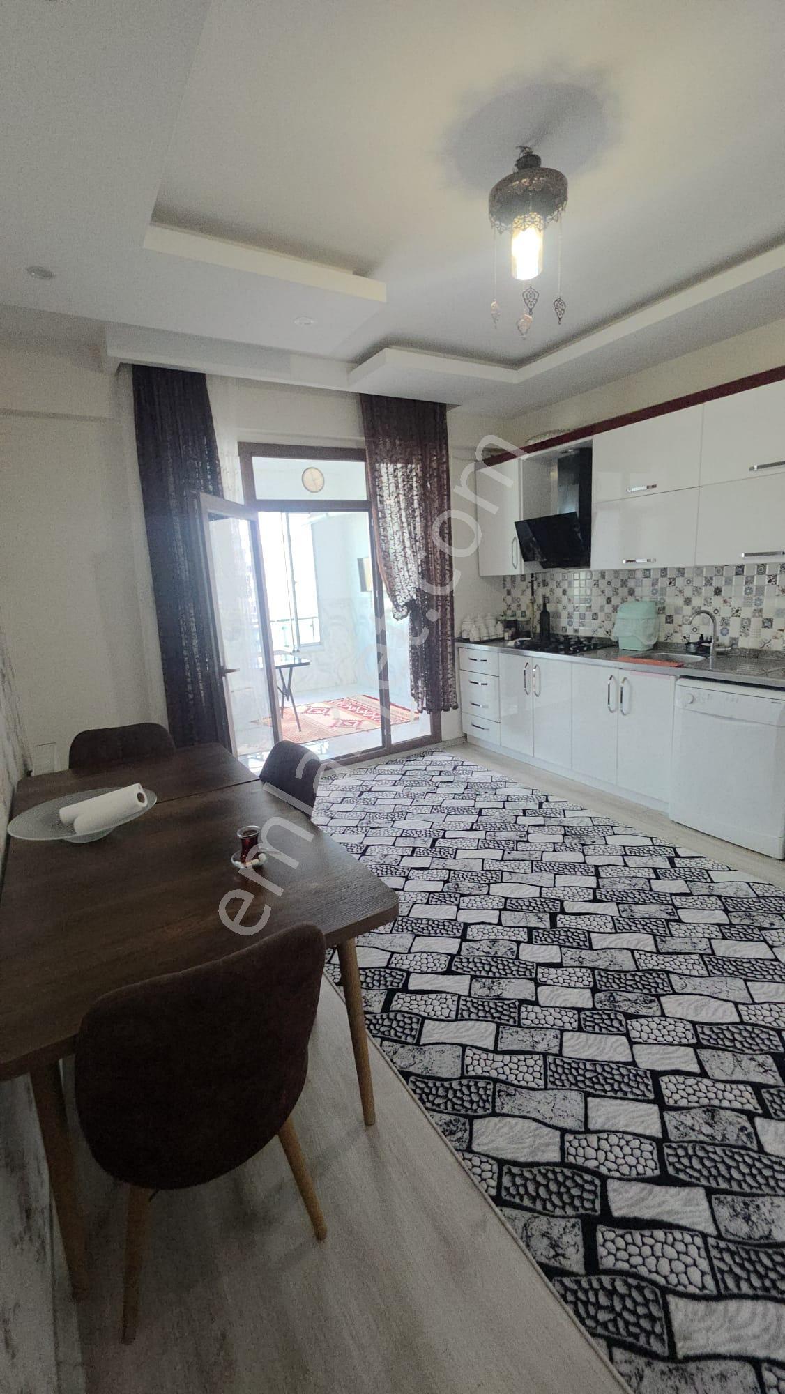 Kaçmaz'dan Fabrika Mahallesinde 3+1 Cadde Üstü Son Kat Fırsat Daire