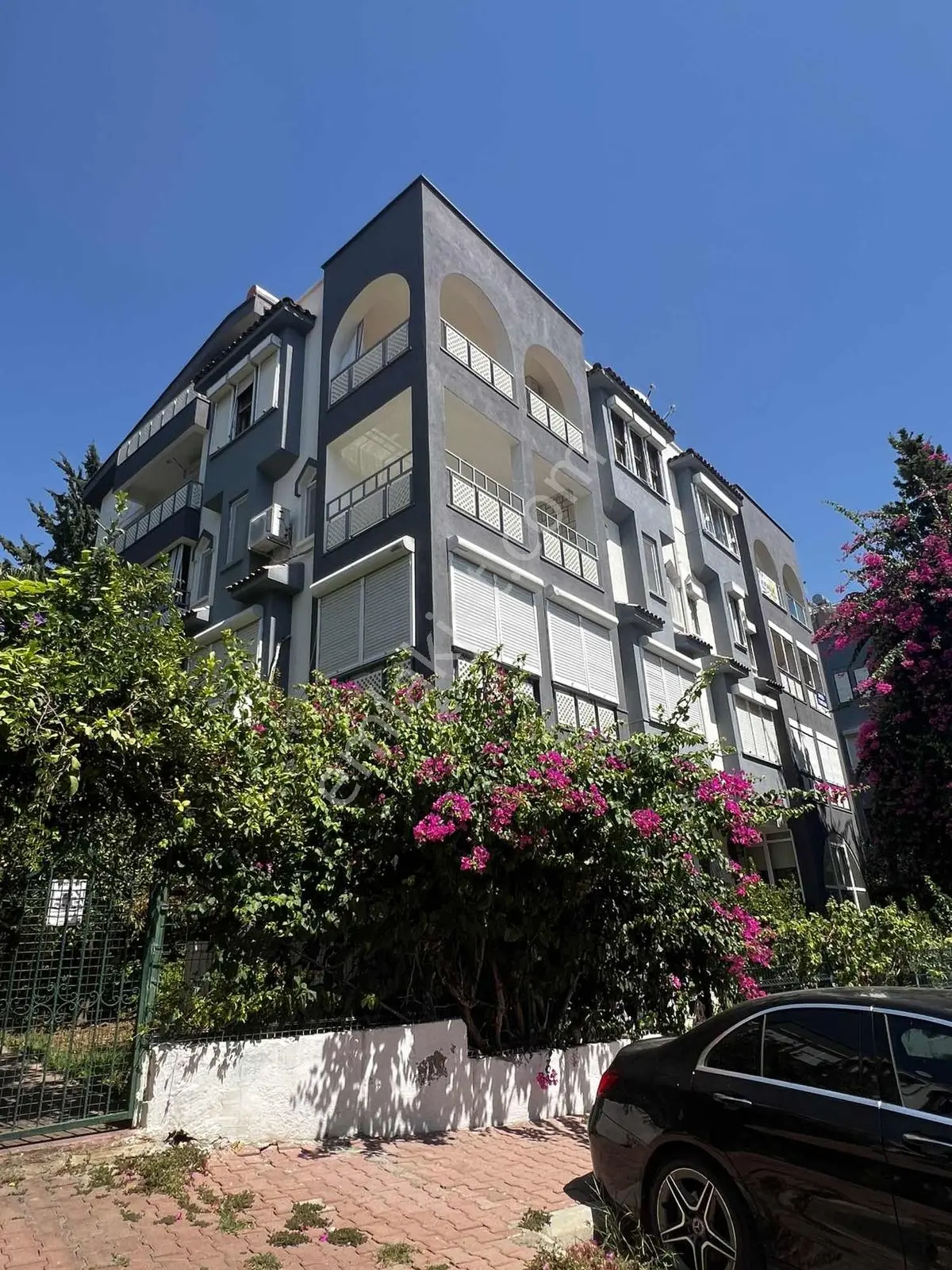 Güzeloba Örnekköy'de Denize Yürüme Mesafesinde Satılık 2+1 Daire