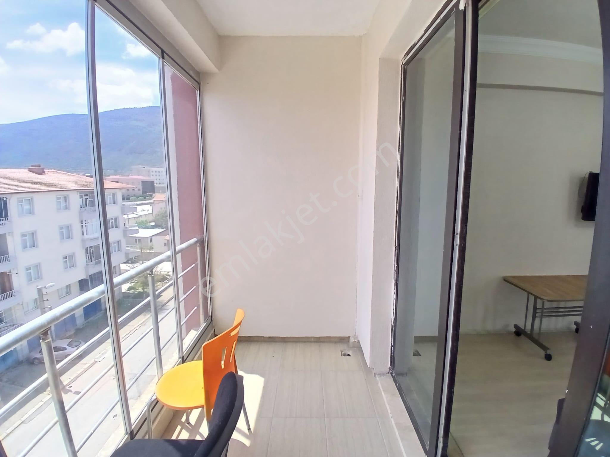 Akçay Emlak'tan Akşehir Çarşı Merkezde Eşyalı Tüm Faturalar Dahil Kiralık 1+1 Daire - Görsel 19