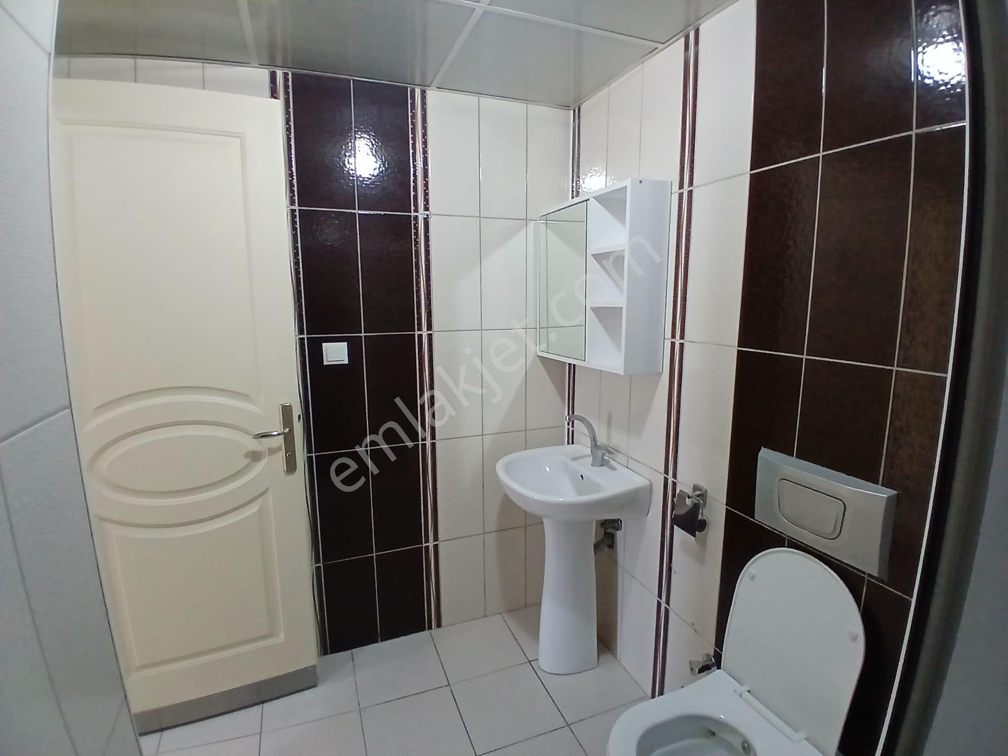 Akçay Emlak'tan Akşehir Çarşı Merkezde Eşyalı Tüm Faturalar Dahil Kiralık 1+1 Daire - Görsel 33