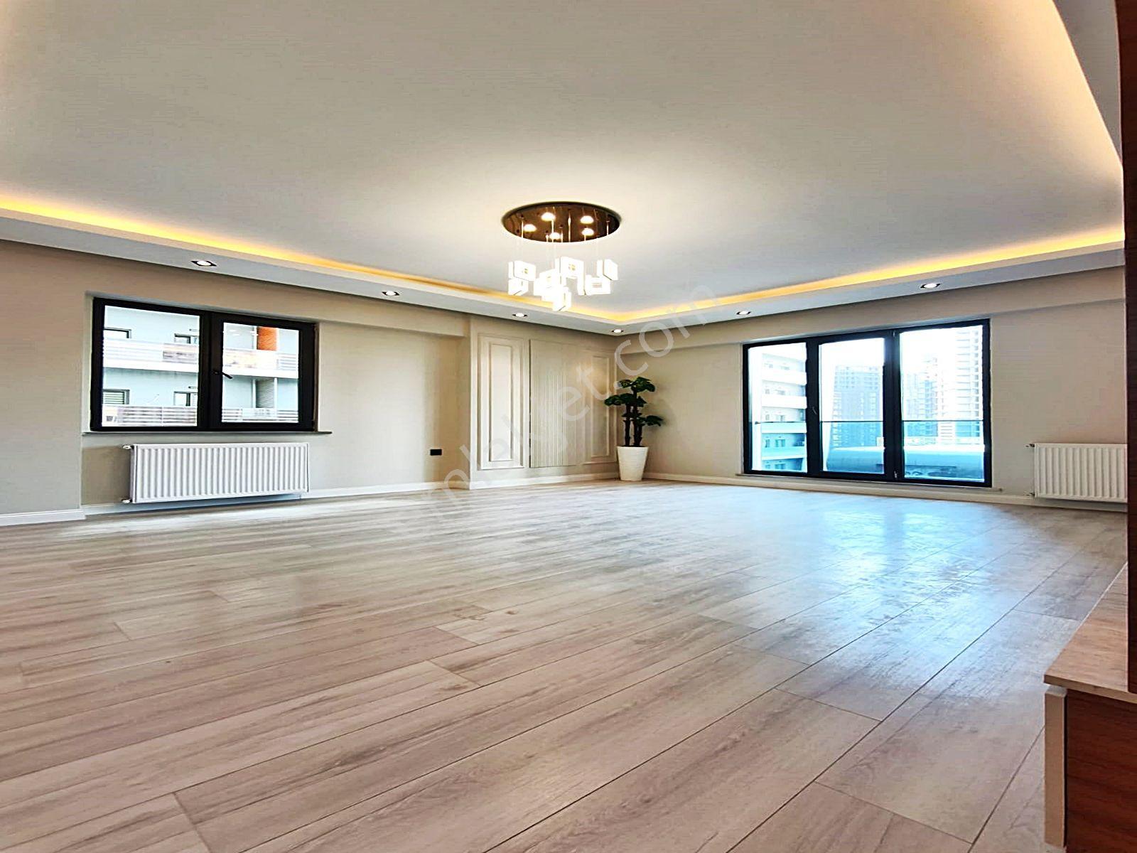 Cadde34'den Zafer Mahallesinde Aile Sitesinde Kapalı Otoparklı Ebeveyn Banyolu 3+1 Daire - Görsel 4