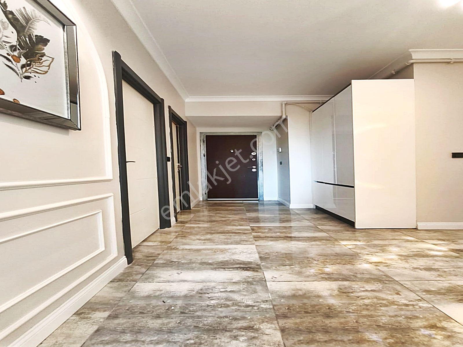 Cadde34'den Zafer Mahallesinde Aile Sitesinde Kapalı Otoparklı Ebeveyn Banyolu 3+1 Daire - Görsel 15