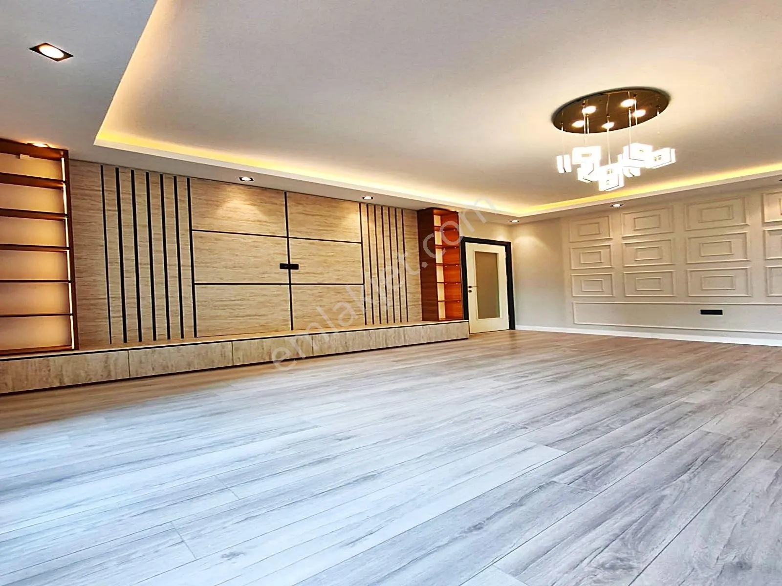 Cadde34'den Zafer Mahallesinde Aile Sitesinde Kapalı Otoparklı Ebeveyn Banyolu 3+1 Daire