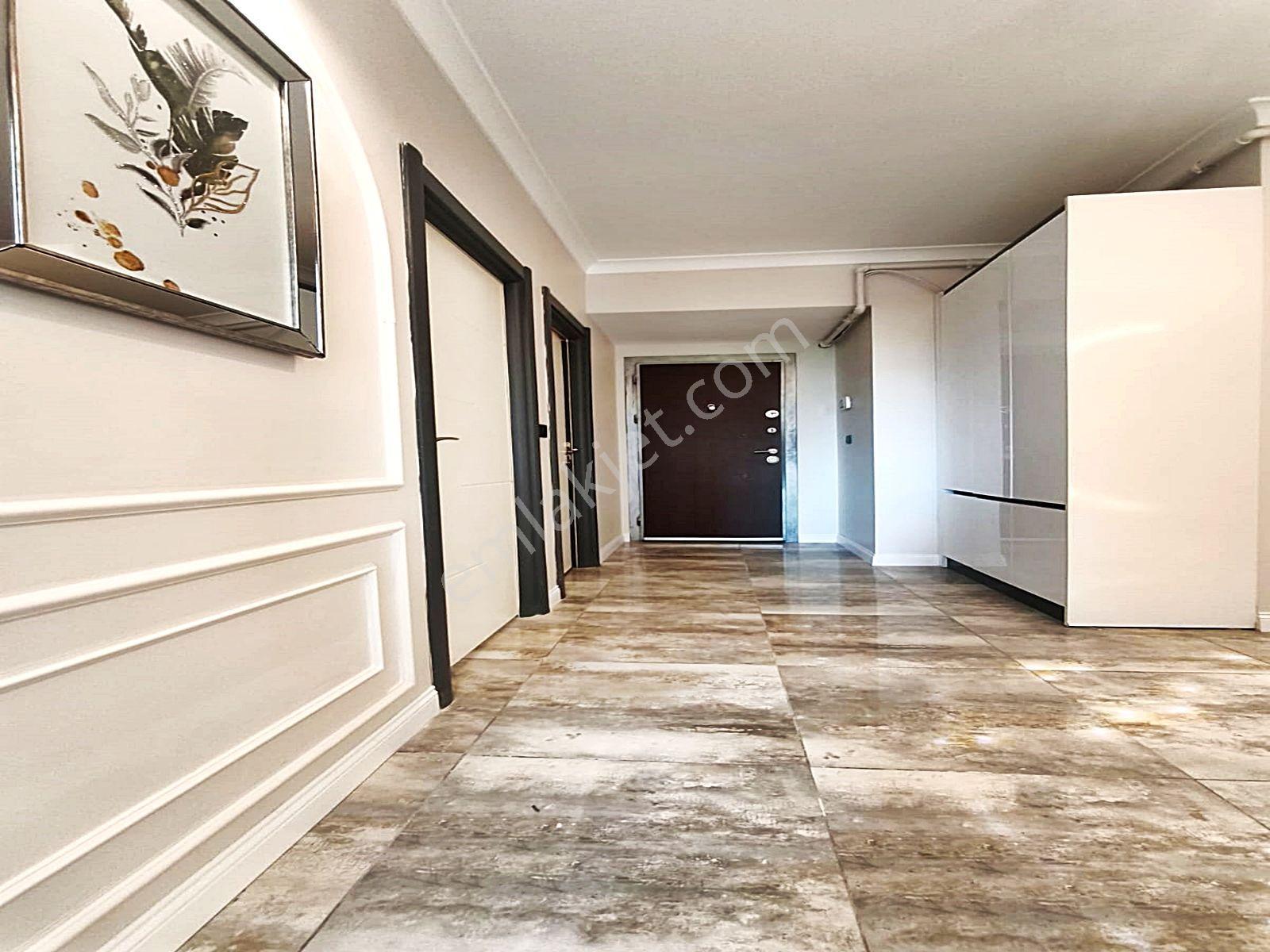 Cadde34'den Zafer Mahallesinde Aile Sitesinde Kapalı Otoparklı Ebeveyn Banyolu 3+1 Daire - Görsel 11