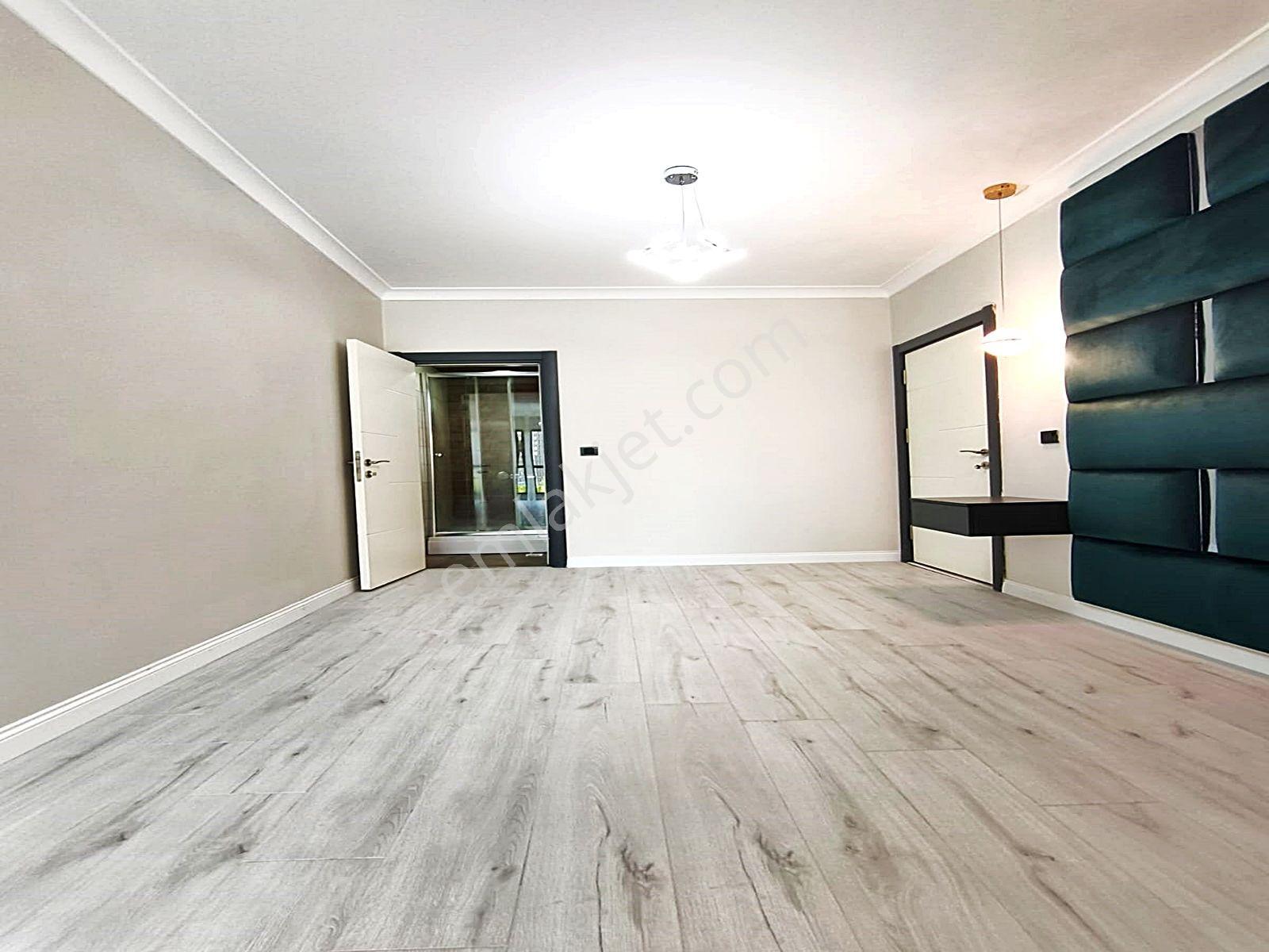 Cadde34'den Zafer Mahallesinde Aile Sitesinde Kapalı Otoparklı Ebeveyn Banyolu 3+1 Daire - Görsel 32