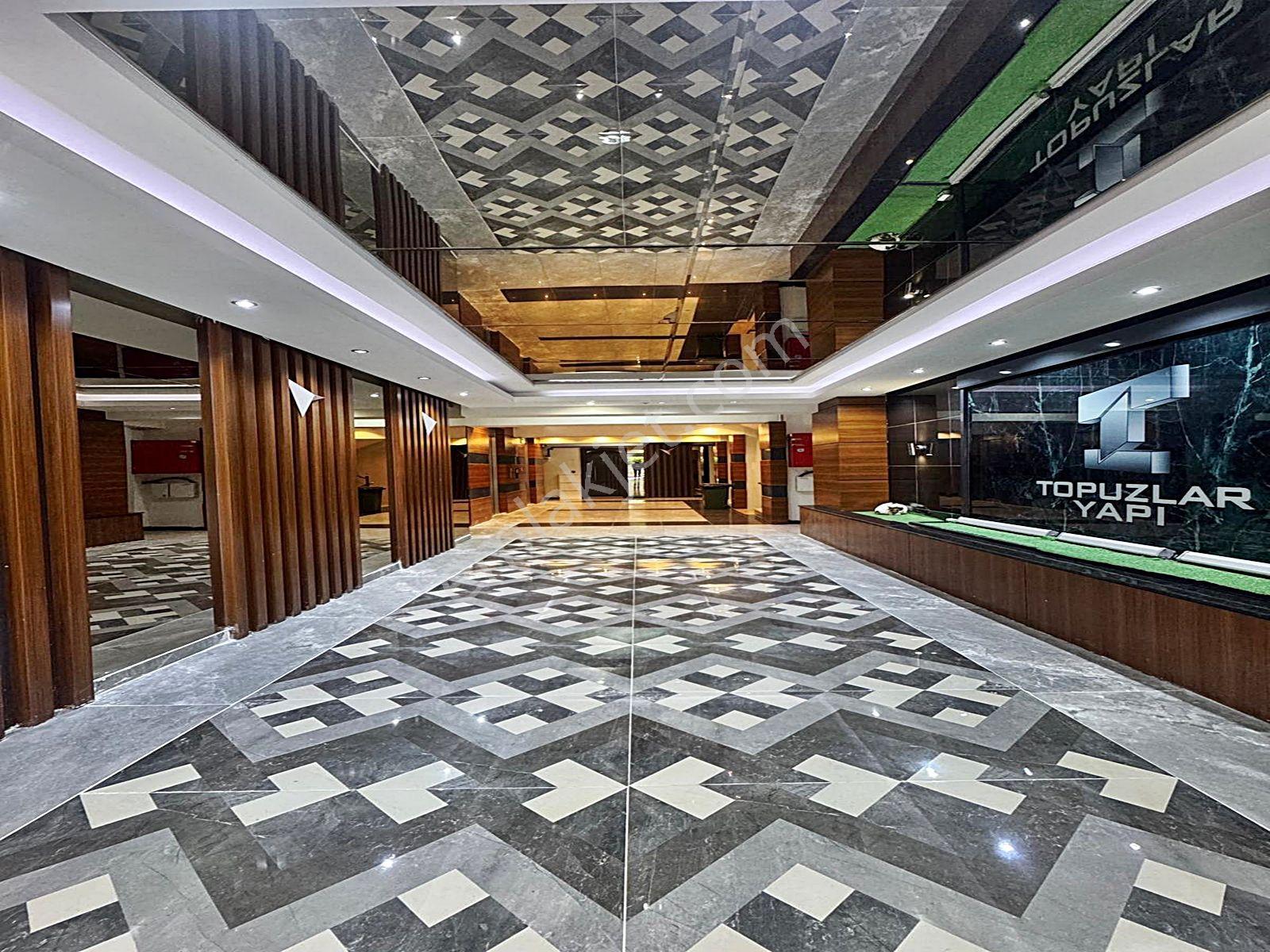 Cadde34'den Zafer Mahallesinde Aile Sitesinde Kapalı Otoparklı Ebeveyn Banyolu 3+1 Daire - Görsel 22