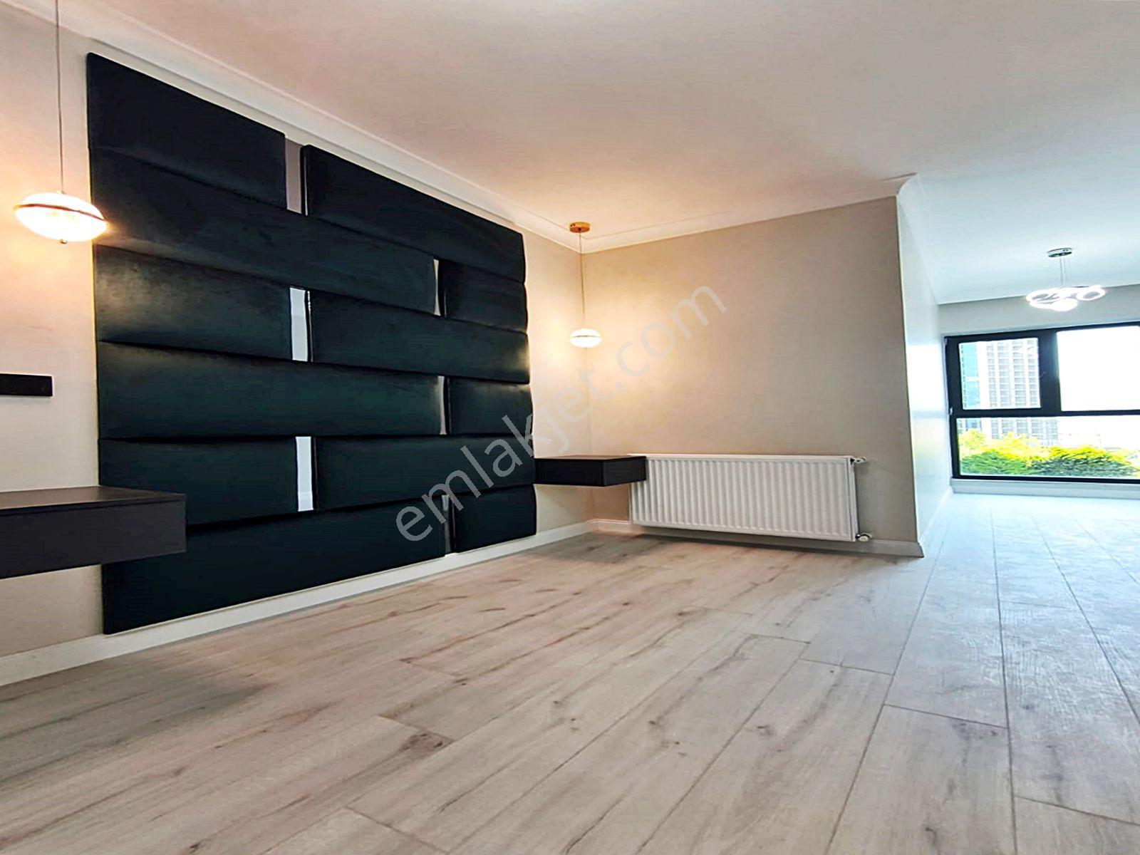 Cadde34'den Zafer Mahallesinde Aile Sitesinde Kapalı Otoparklı Ebeveyn Banyolu 3+1 Daire - Görsel 33