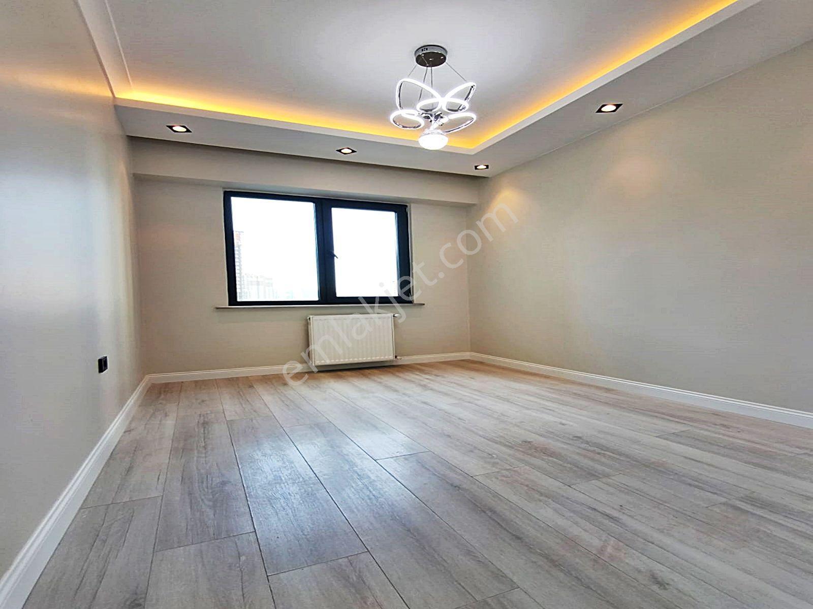 Cadde34'den Zafer Mahallesinde Aile Sitesinde Kapalı Otoparklı Ebeveyn Banyolu 3+1 Daire - Görsel 36