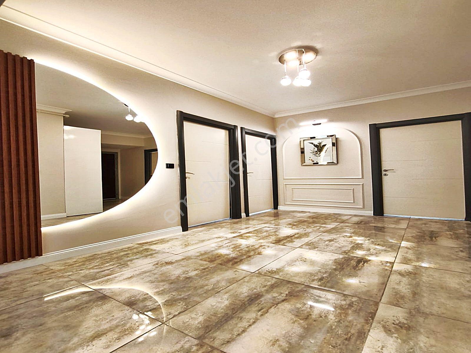Cadde34'den Zafer Mahallesinde Aile Sitesinde Kapalı Otoparklı Ebeveyn Banyolu 3+1 Daire - Görsel 25