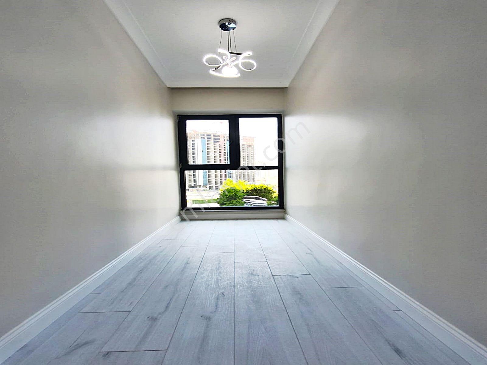 Cadde34'den Zafer Mahallesinde Aile Sitesinde Kapalı Otoparklı Ebeveyn Banyolu 3+1 Daire - Görsel 35