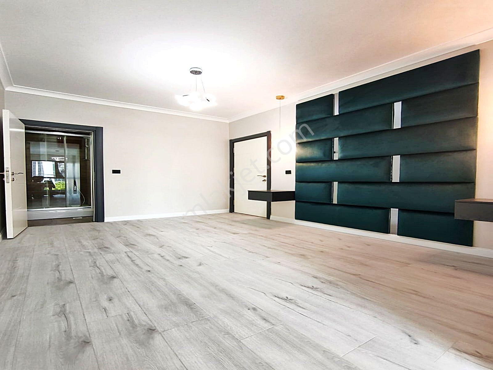 Cadde34'den Zafer Mahallesinde Aile Sitesinde Kapalı Otoparklı Ebeveyn Banyolu 3+1 Daire - Görsel 29