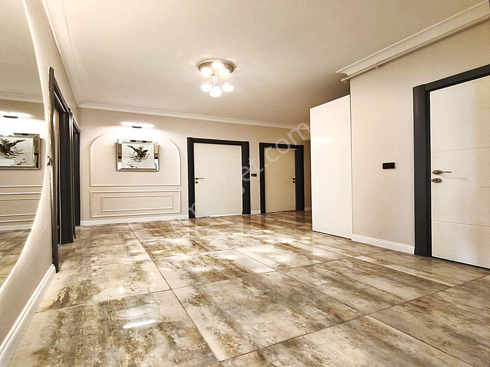 Cadde34'den Zafer Mahallesinde Aile Sitesinde Kapalı Otoparklı Ebeveyn Banyolu 3+1 Daire - Görsel 17