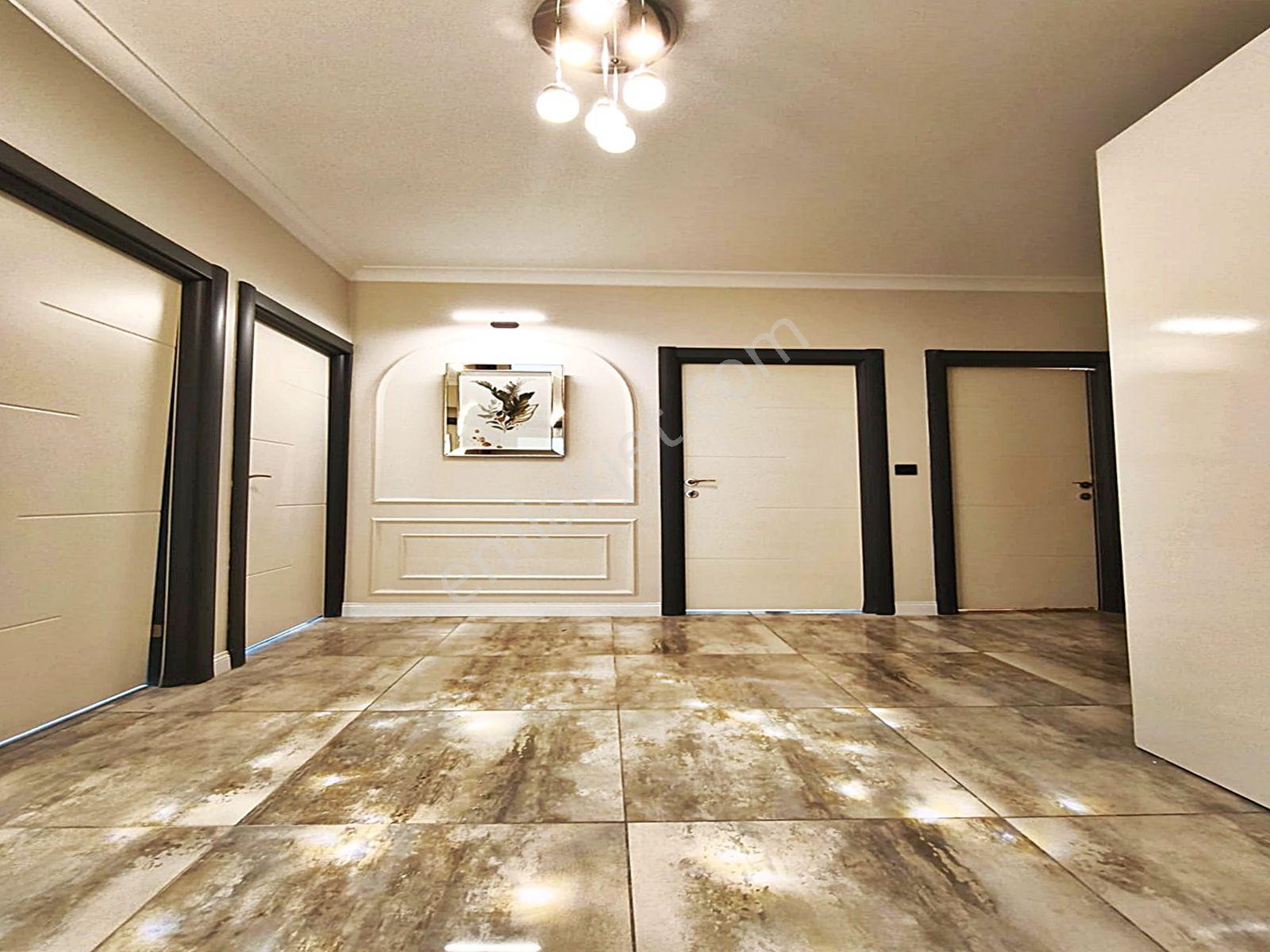 Cadde34'den Zafer Mahallesinde Aile Sitesinde Kapalı Otoparklı Ebeveyn Banyolu 3+1 Daire - Görsel 20