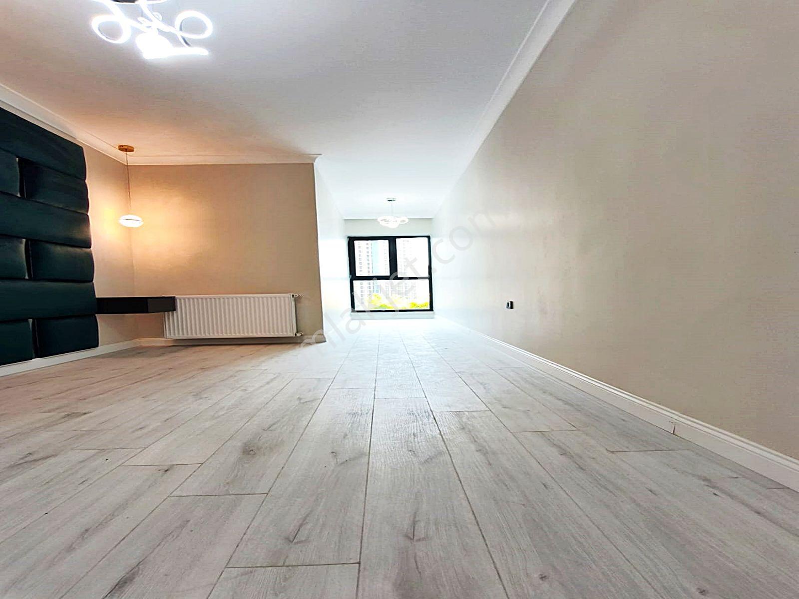 Cadde34'den Zafer Mahallesinde Aile Sitesinde Kapalı Otoparklı Ebeveyn Banyolu 3+1 Daire - Görsel 31