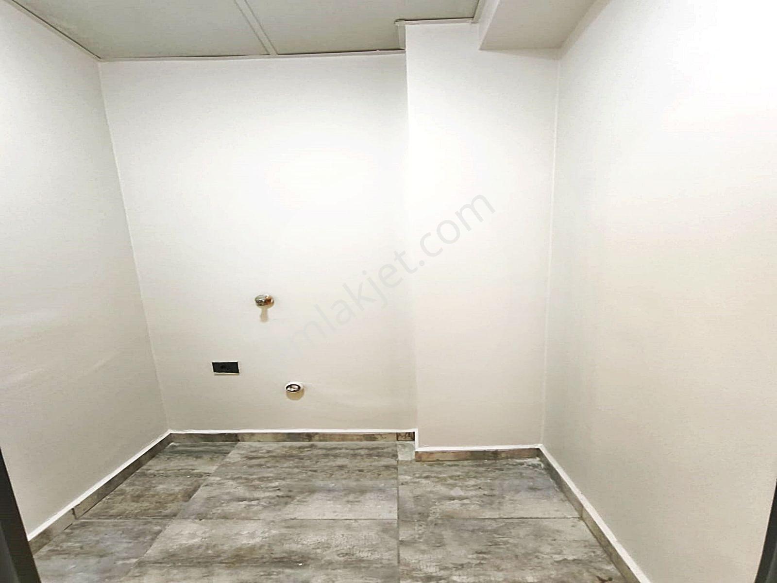 Cadde34'den Zafer Mahallesinde Aile Sitesinde Kapalı Otoparklı Ebeveyn Banyolu 3+1 Daire - Görsel 27