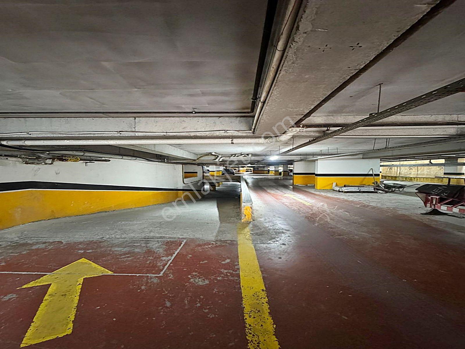 Cadde34'den Zafer Mahallesinde Aile Sitesinde Kapalı Otoparklı Ebeveyn Banyolu 3+1 Daire - Görsel 40