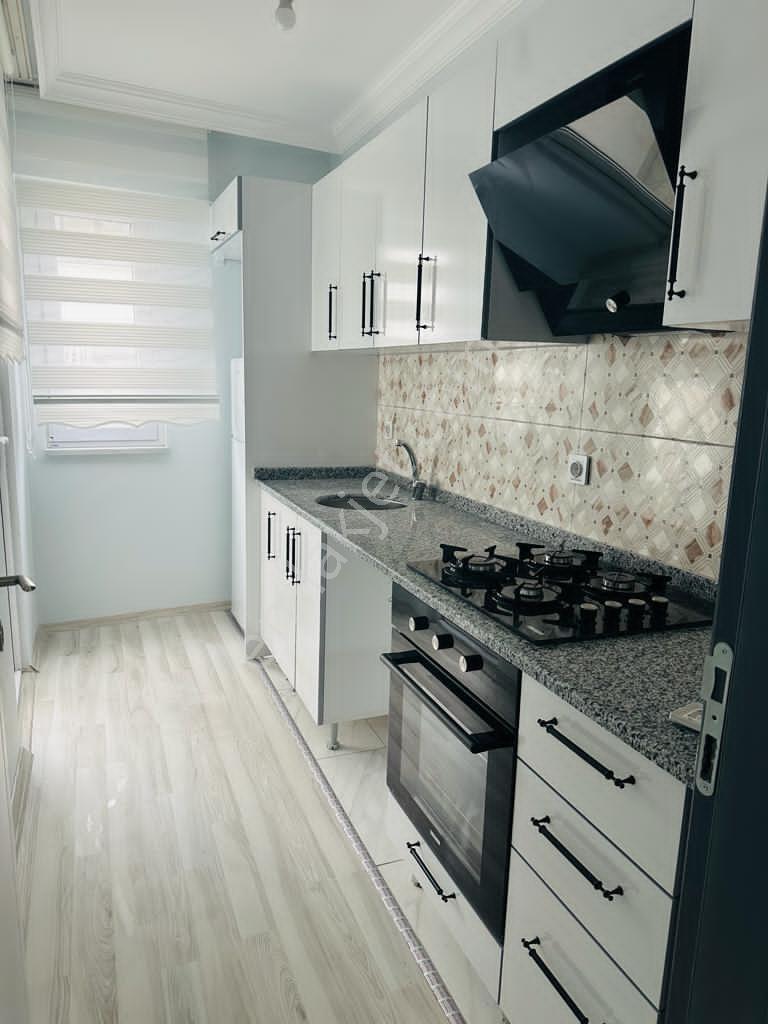 Ege Emlak'tan Çarşıya Yakın Ayrı Mutfak 1+1 Geniş Kiralık Daire - Görsel 9