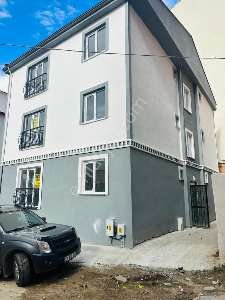 Ege Emlak'tan Çarşıya Yakın Ayrı Mutfak 1+1 Geniş Kiralık Daire - Görsel 14