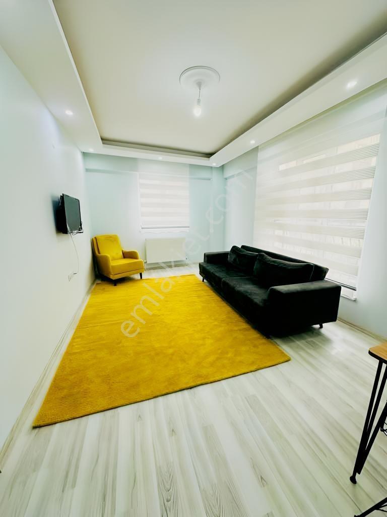 Ege Emlak'tan Çarşıya Yakın Ayrı Mutfak 1+1 Geniş Kiralık Daire - Görsel 3