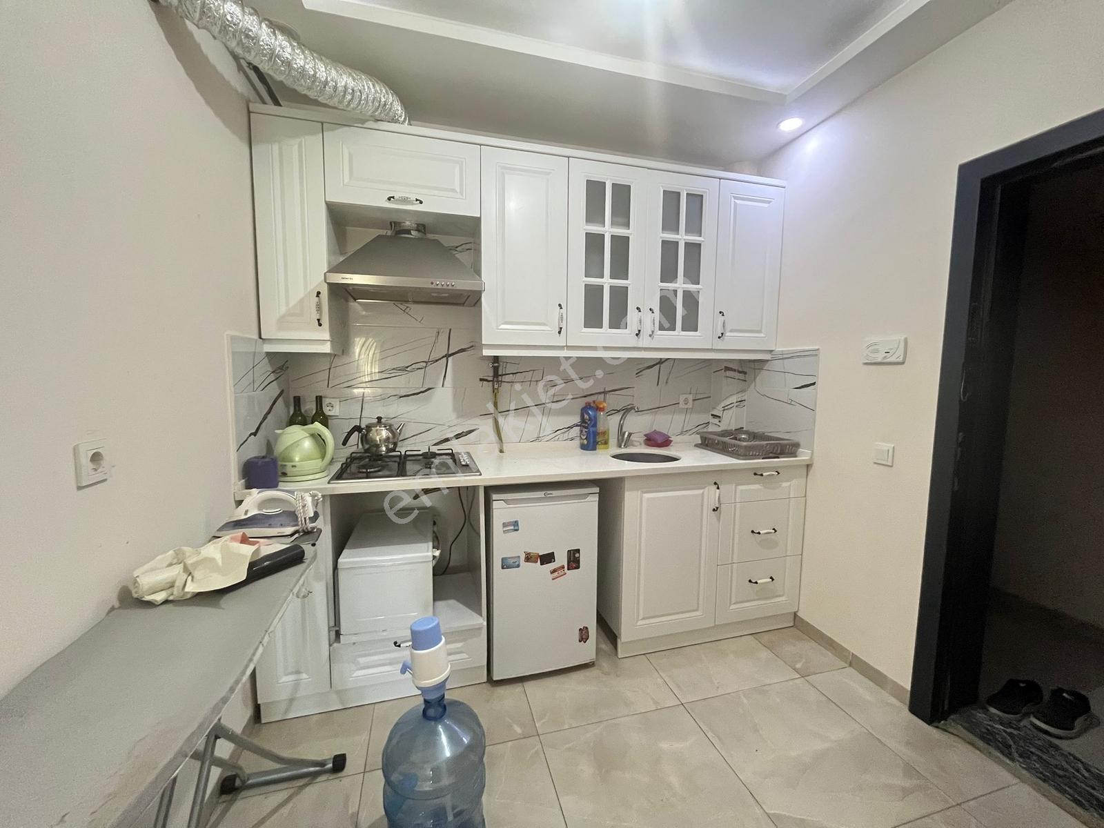 Çözüm Emlak'tan Muradiye'de Okul Civarı 1+1 Eşyalı Ara Kat Daire - Görsel 9