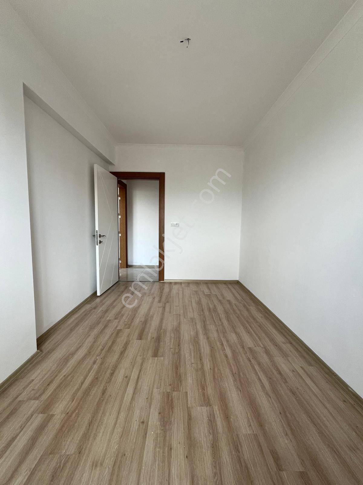 Çözüm Emlak'tan Muradiye Site İçinde 2+1 K.mutfak Kiralık Daire - Görsel 2