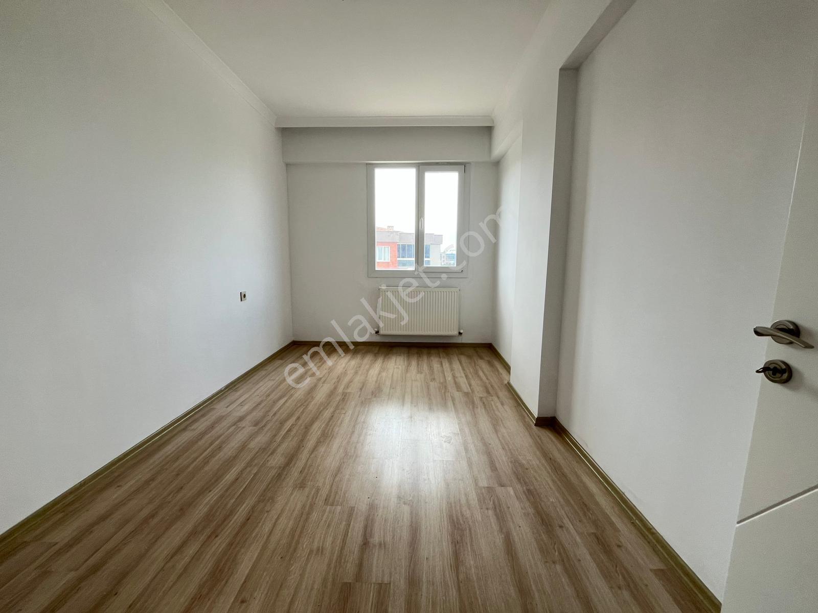 Çözüm Emlak'tan Muradiye Site İçinde 2+1 K.mutfak Kiralık Daire - Görsel 17