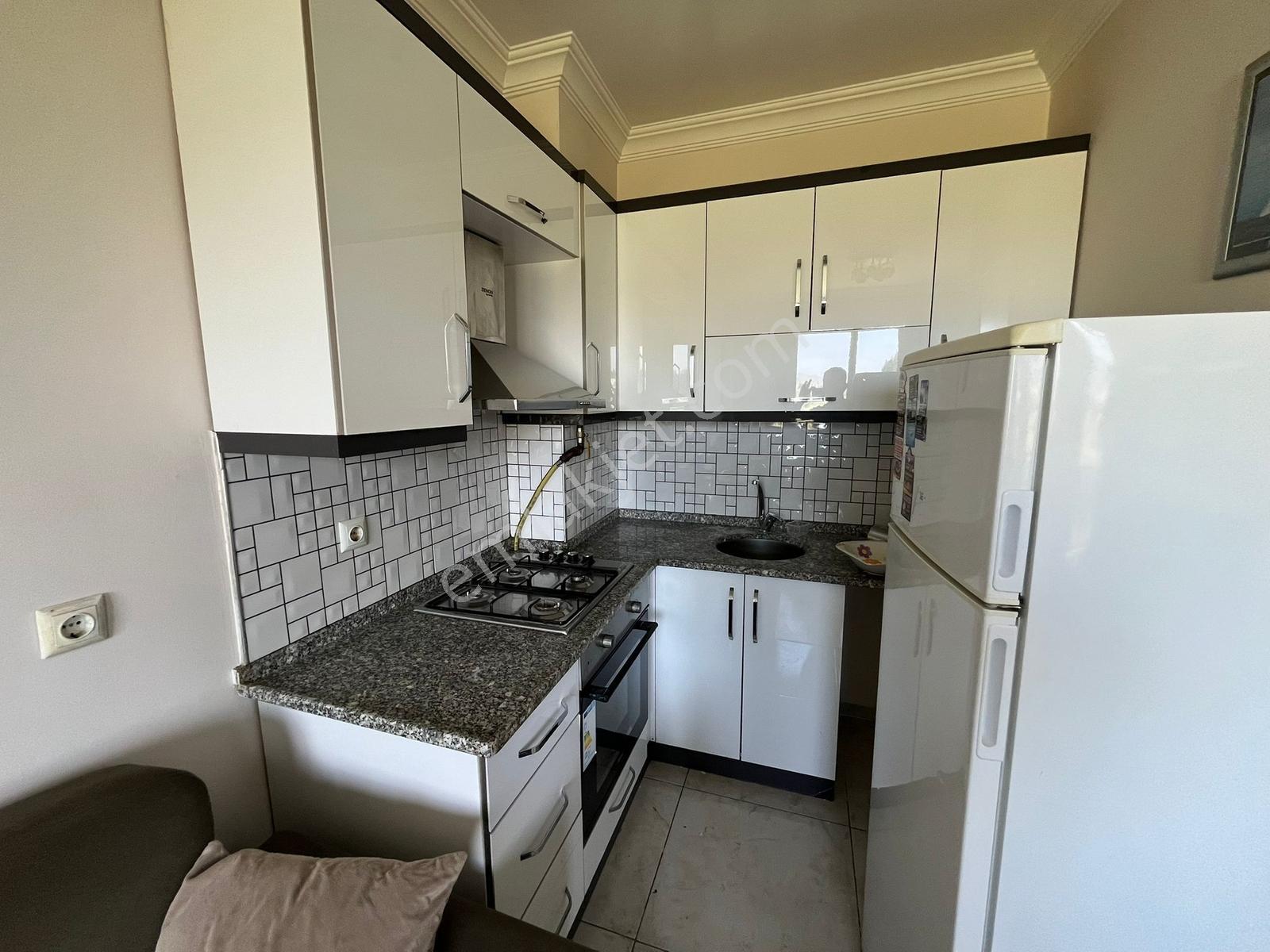 Çözüm Emlak'tan Muradiye Caddeye Yakın 1+1 Eşyalı Kiralık Daire - Görsel 7