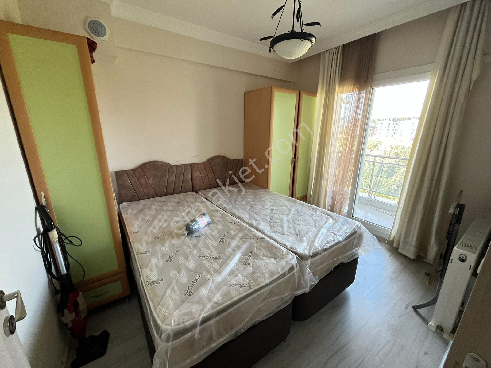 Çözüm Emlak'tan Muradiye Caddeye Yakın 1+1 Eşyalı Kiralık Daire - Görsel 21
